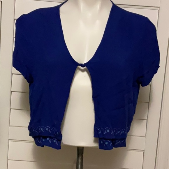 Chic Blue Cut Out Crop Top with Short Sleeves - Picture 1 of 9